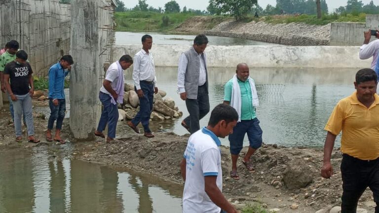 पुर्व मन्त्रि साहद्वारा महत्वपुर्ण  निर्माणधिन पुर्वाधारहरुको निरीक्षण