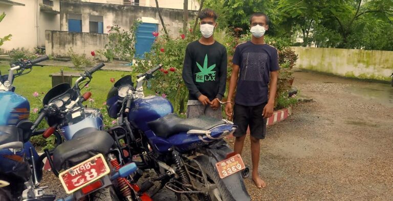 चोरीको ४ वटा मोटरसाईकलसहित दुई जना वीरगंजबाट पक्राउ