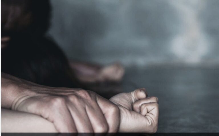 एक किशोरी बलात्कृत