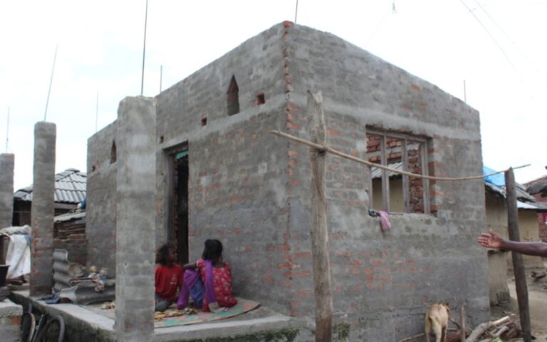 छाना नहाल्दा बिचल्ली