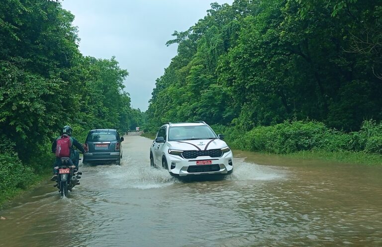 राजमार्गको लच्काहरुमा बाढी