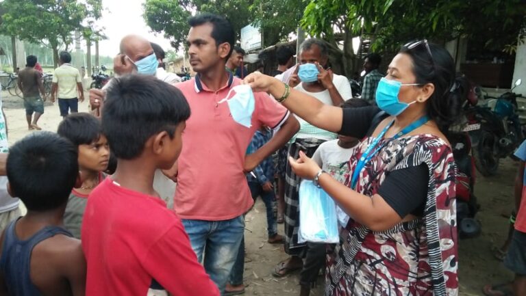 सर्लाहीमा १ हजार जनालाई मास्क वितरण