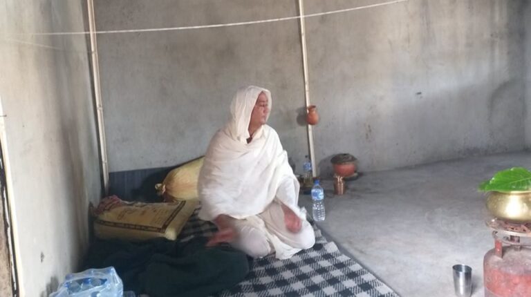 श्रीमतीको मृत्युपछि १३ दिने कर्ममा सांसद तिमल्सीना आफै बसे