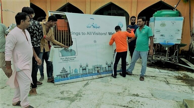 युवाहरुले हटाए मुख्यमन्त्री राउतको प्रचारबाजी हुडिंग बोर्डहरु