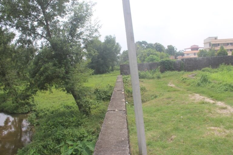 सार्वजनिक जग्गा कब्जा गर्न माफियाहरु सक्रिय , पैनी पुरेर  विद्यालयको भौतिक संरचना निर्माण