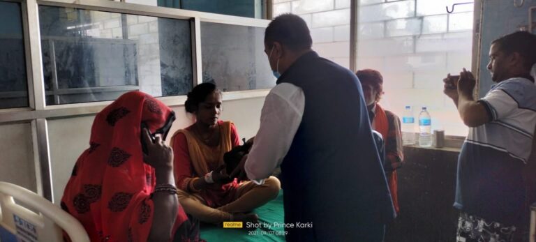निजामति दिवसको अवसरमा गौर अस्पतालमा बिरामीहरुलाई फलफुल वितरण