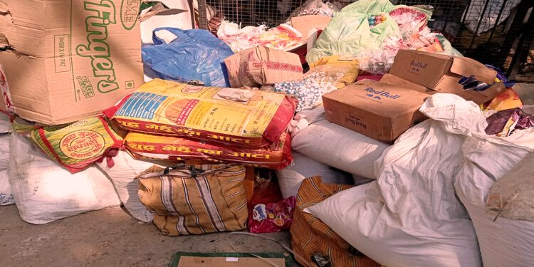 २ लाख बराबरको अवैध सामग्री बरामद