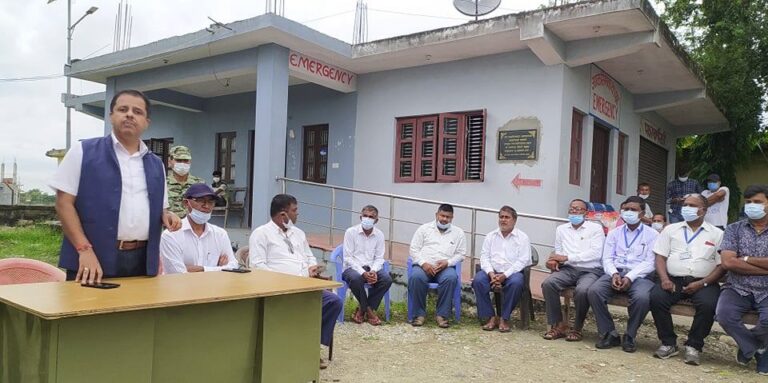 निजामति कर्मचारी दिवशको अवसरमा बिरामीलाइ फलफुल बितरण