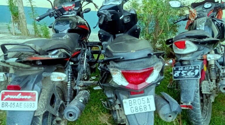अवैध रुपमा सञ्चालित ३ वटा भारतीय मोटरसाइकल प्रहरीको नियन्त्रणमा