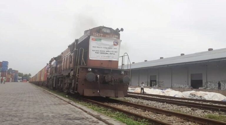 पहिलोपटक नेपालमा निजी कार्गो रेल   वीरगञ्ज आइपुग्यो
