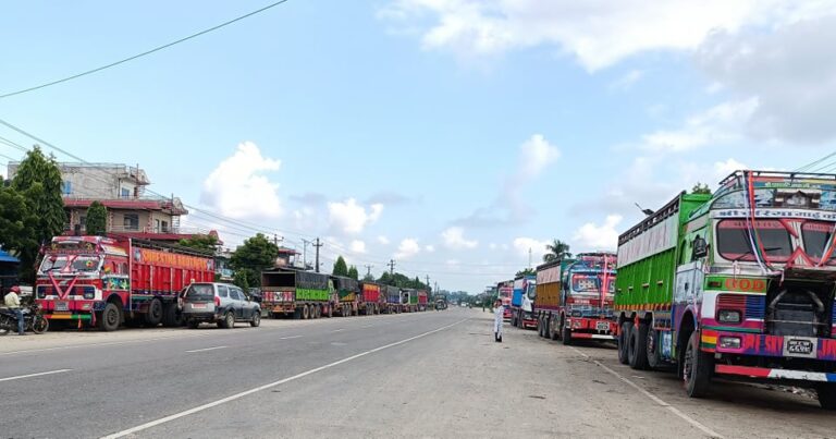 चन्द्रपुरको मुख्य सडक सवारी पार्कीङ बन्दै ,ट्राफिक मुखदर्शक