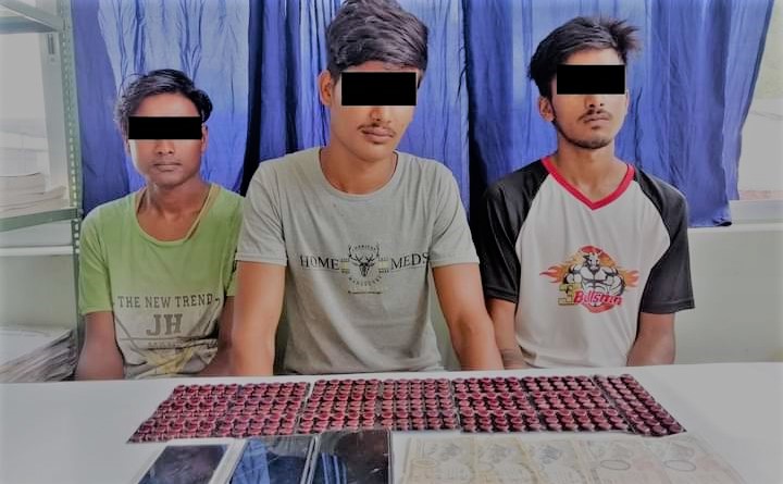 अवैध लागुऔषध नाइट्रोभेटसहित तीनजना पक्राउ