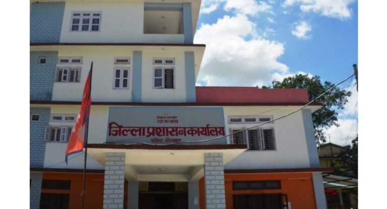 रौतहटका सिडिओ सुनसरीमा , झापाका सिडिओ रौतहटमा सरुवा