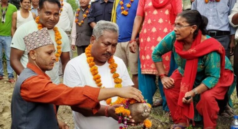 नगर प्रमुख चौधरीले गरे स्विमिङ् पुलको शिलान्यास