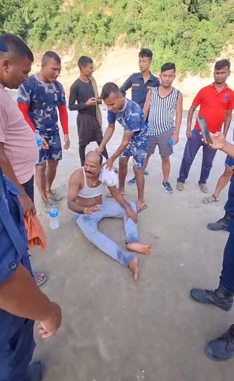 बागमती नदीमा हामफालेर आत्महत्या प्रयास गर्ने व्यक्तिको सकुशल उद्धार